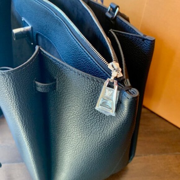 Loius Vuitton-Lockme Leather Noir Tote Handbag- BRAND NEW!! ABSOLUTELY GORGEOUS! - Picture 8 of 8